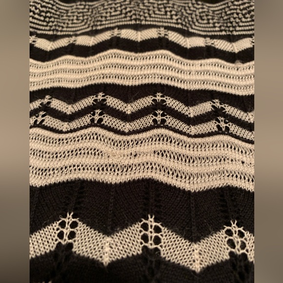 Crochet Mini-Midi Black & Cream Sleeveless Dress - Picture 14 of 16